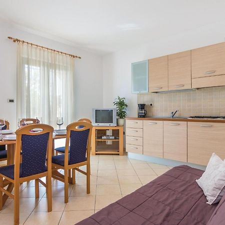 Beautiful Apartment In Porec With Kitchen Exterior foto